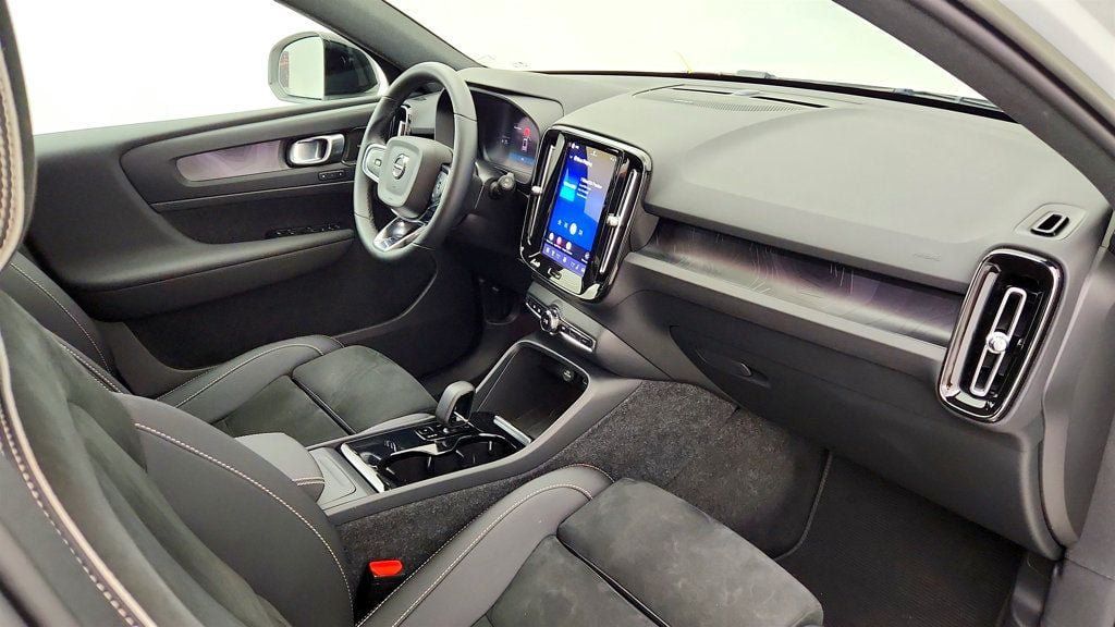 Used 2023 Volvo XC40 Recharge Ultimate AWD/4WD image 24