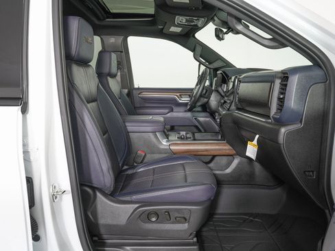 Used 2026 Chevrolet Silverado 3500 High Country w/ High Country Premium Package image 9