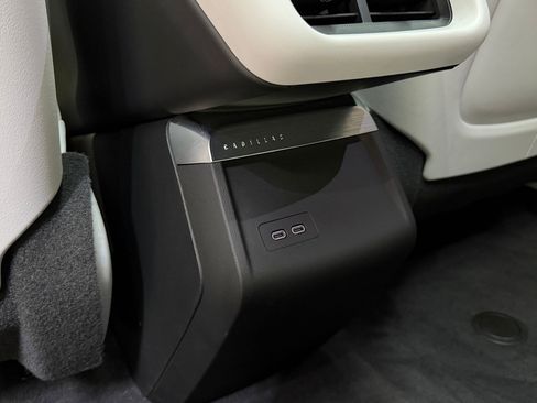Certified 2024 Cadillac Lyriq Luxury AWD/4WD image 40