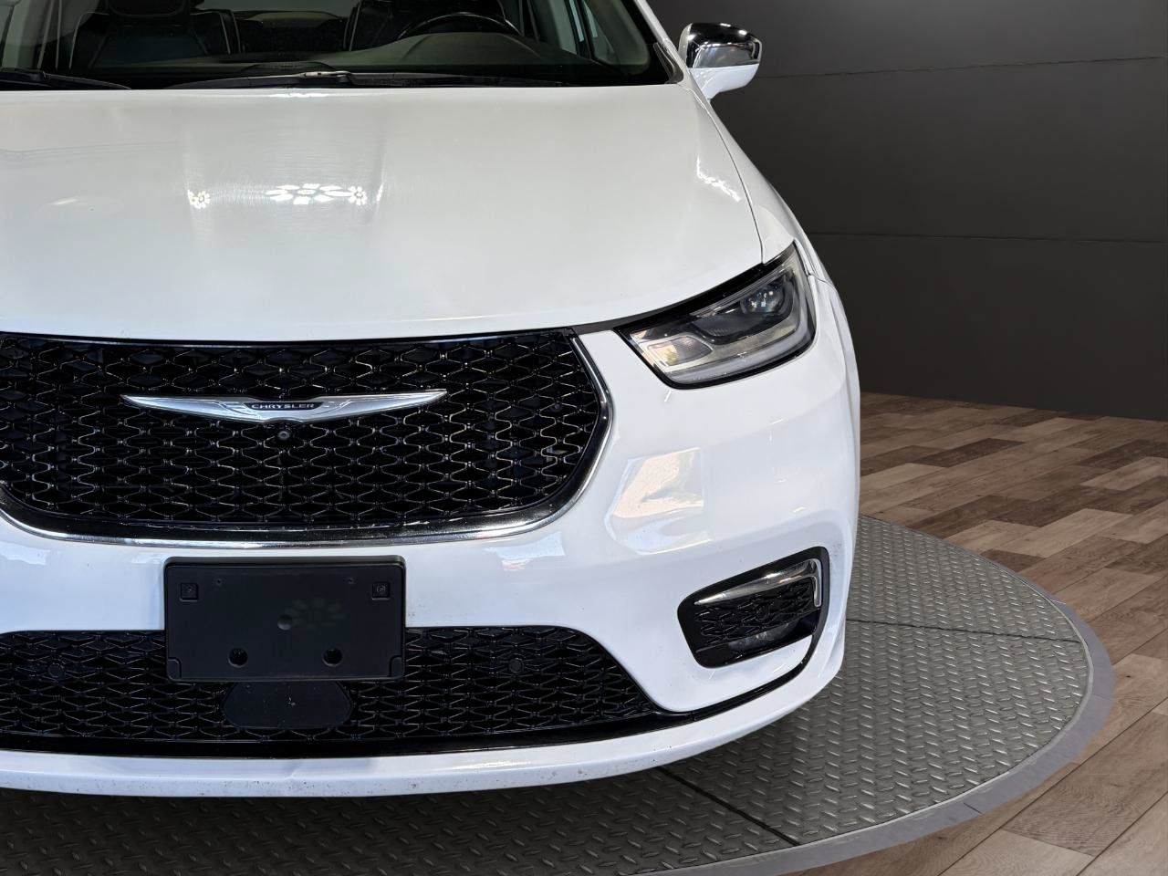 Used 2022 Chrysler Pacifica Limited FWD image 25