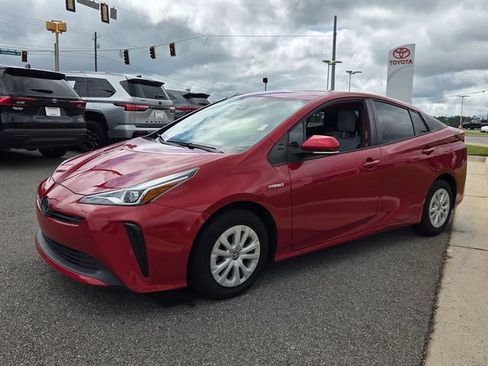 Used 2020 Toyota Prius L Eco FWD image 3