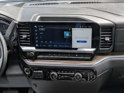 Used 2025 Chevrolet Silverado 1500 LT AWD/4WD image 16