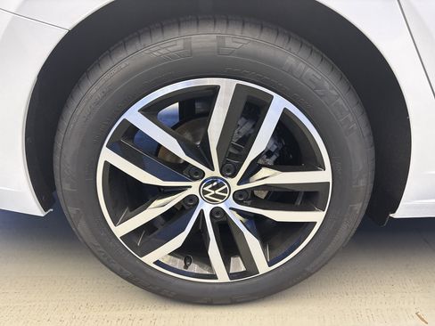 New 2026 Volkswagen Jetta SE image 8