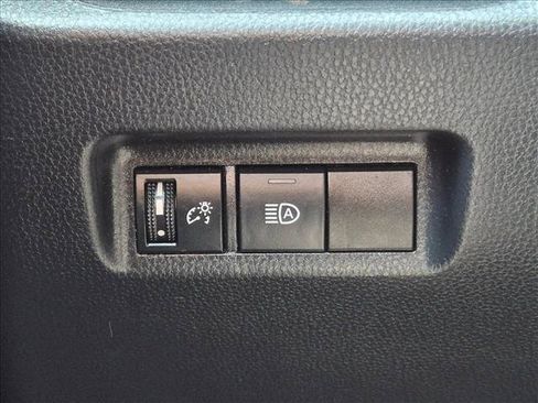 Used 2021 Toyota RAV4 LE FWD image 15