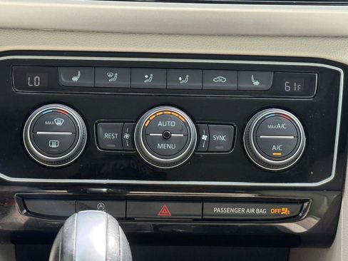 Used 2022 Volkswagen Atlas SEL R-Line image 17