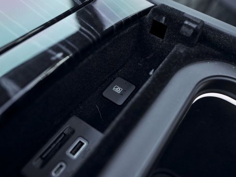 Used 2023 Cadillac Escalade V w/ LPO, ONYX Package image 71