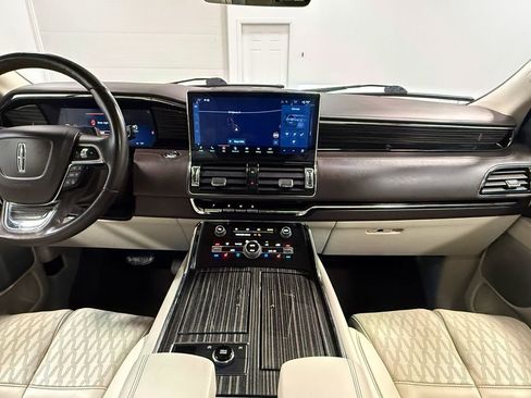 Used 2024 Lincoln Navigator Black Label AWD/4WD image 18