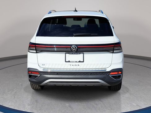 New 2026 Volkswagen Taos SE FWD image 6
