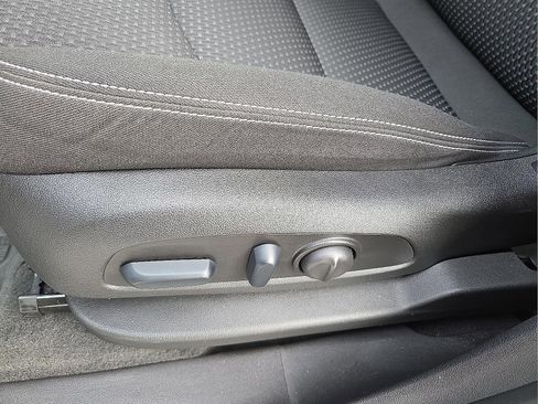 Used 2024 GMC Terrain SLE w/ Driver Convenience Package image 14