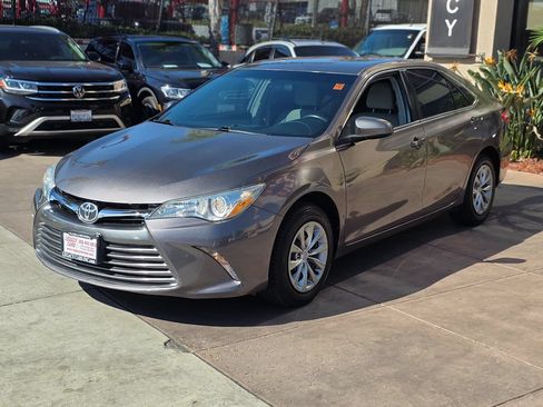 Used 2017 Toyota Camry LE FWD image 5