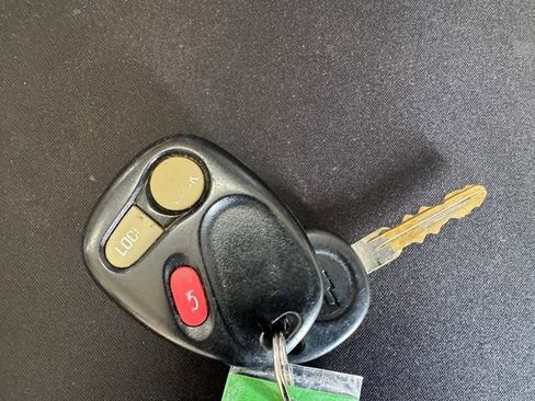 Used 2002 Chevrolet Avalanche 4x4 w/ Off-Road Suspension Pkg image 37