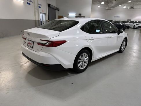 Used 2025 Toyota Camry LE image 9