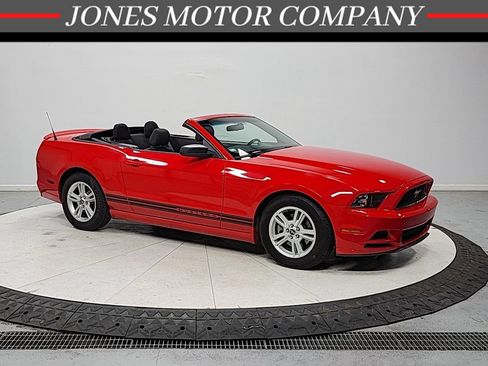 Used 2013 Ford Mustang Convertible RWD image 1