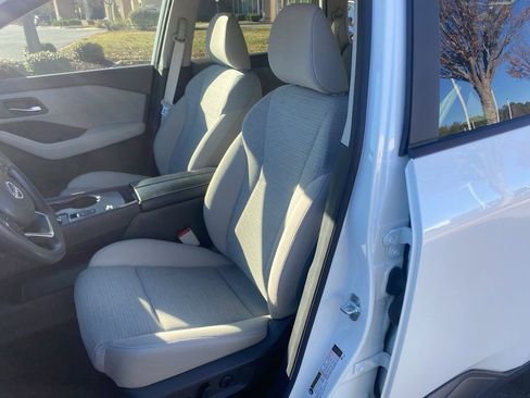 Used 2023 Nissan Rogue SV image 12