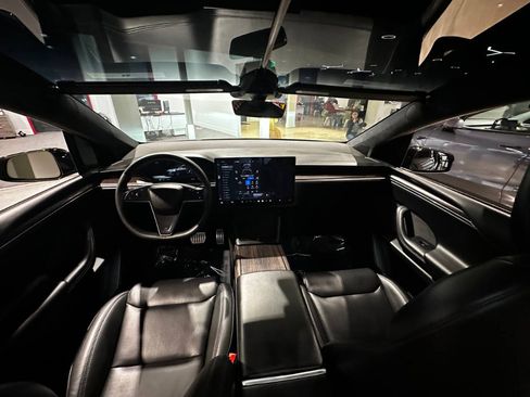 Used 2024 Tesla Model X image 12