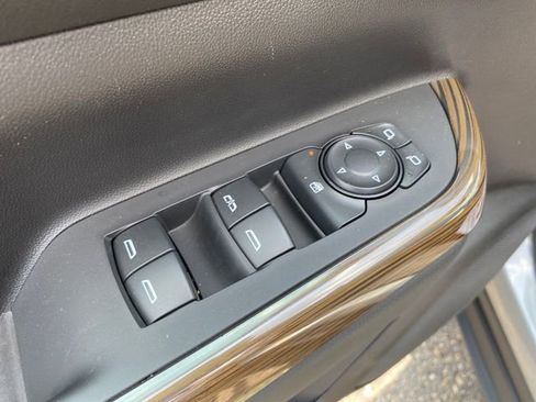 Certified 2023 GMC Acadia SLE w/ Driver Convenience Package FWD image 17