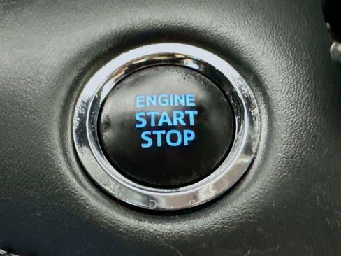 Used 2022 Toyota Highlander XLE image 27