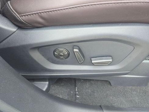 Used 2025 Ford Explorer Platinum image 31