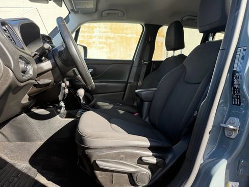 Used 2018 Jeep Renegade Altitude image 11