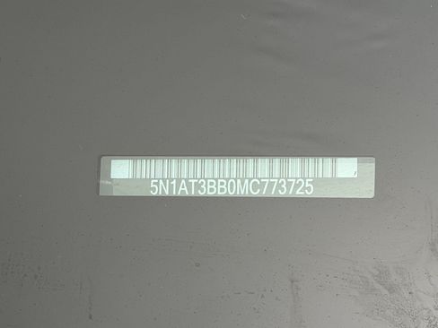 Used 2021 Nissan Rogue SV AWD/4WD image 24
