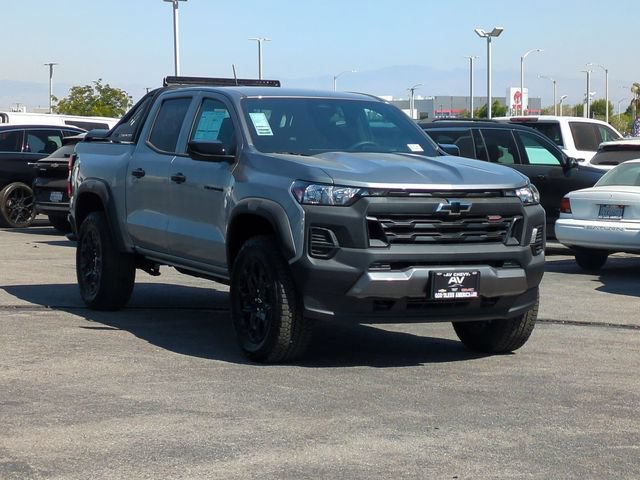 New 2026 Chevrolet Colorado Trail Boss w/ Midnight Edition AWD/4WD image 2