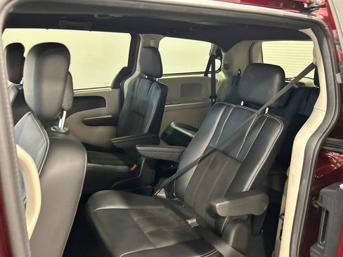 Used 2020 Dodge Grand Caravan SXT w/ Driver Convenience Group FWD image 32