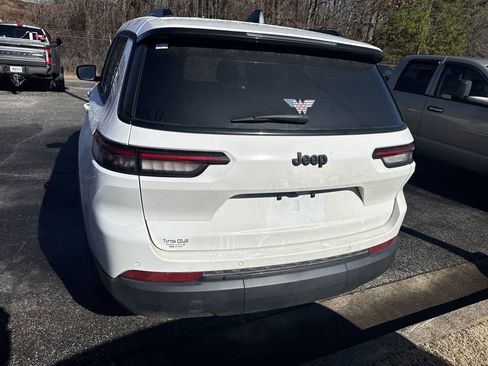 Used 2024 Jeep Grand Cherokee L Altitude image 18