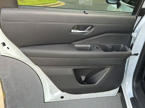 New 2026 Nissan Pathfinder SL w/ SL Premium Package FWD image 17