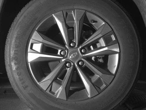 Used 2025 Chevrolet Equinox LT FWD image 13