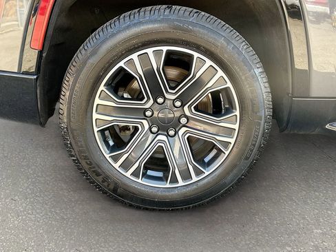 Used 2022 Jeep Wagoneer Series III image 32