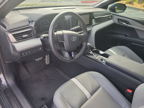 Used 2025 Toyota Camry SE image 18