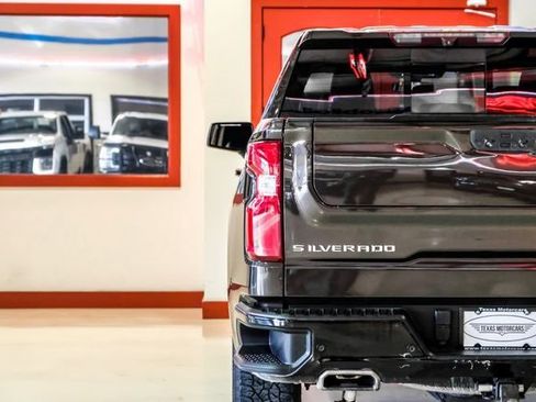 Used 2021 Chevrolet Silverado 1500 LT Trail Boss w/ LT Trail Boss Premium Package image 45