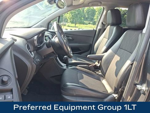 Used 2018 Chevrolet Trax LT w/ LT Convenience Package AWD/4WD image 2