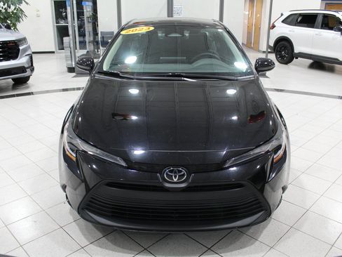 Used 2023 Toyota Corolla LE image 2