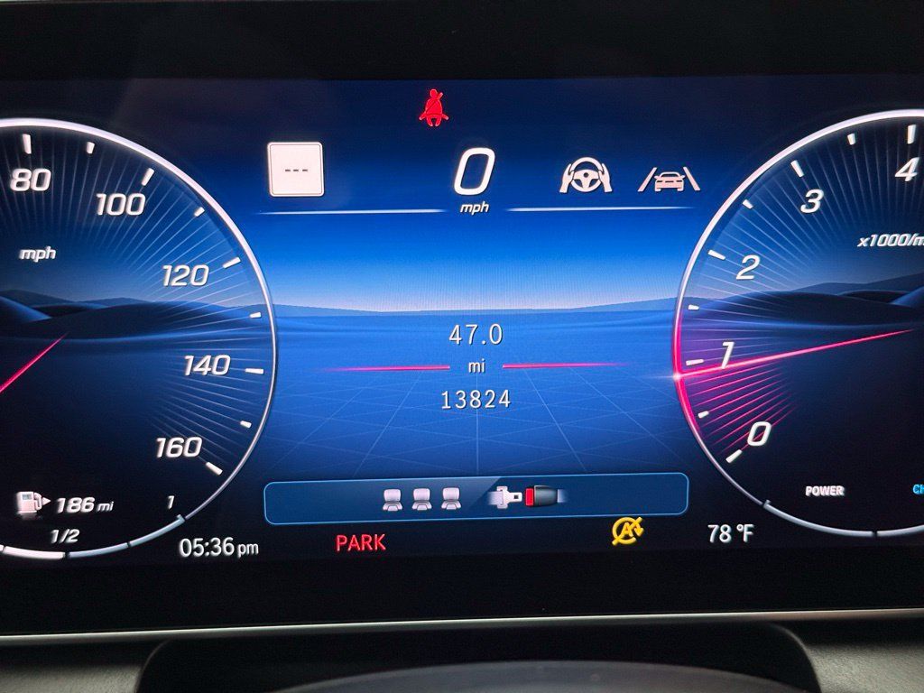 Used 2025 Mercedes-Benz GLC 300 4MATIC w/ Driver Assistance Package image 16