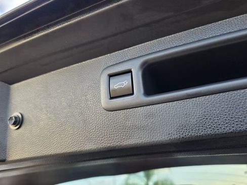 Used 2022 Toyota Highlander XLE image 12