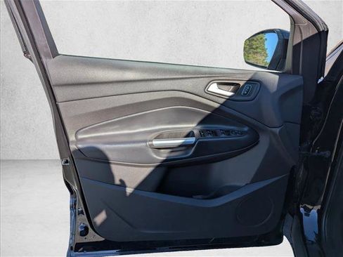 Used 2019 Ford Escape SE image 16