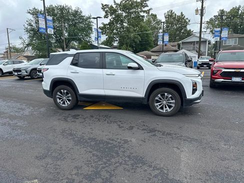 Used 2025 Chevrolet Equinox LT FWD image 2