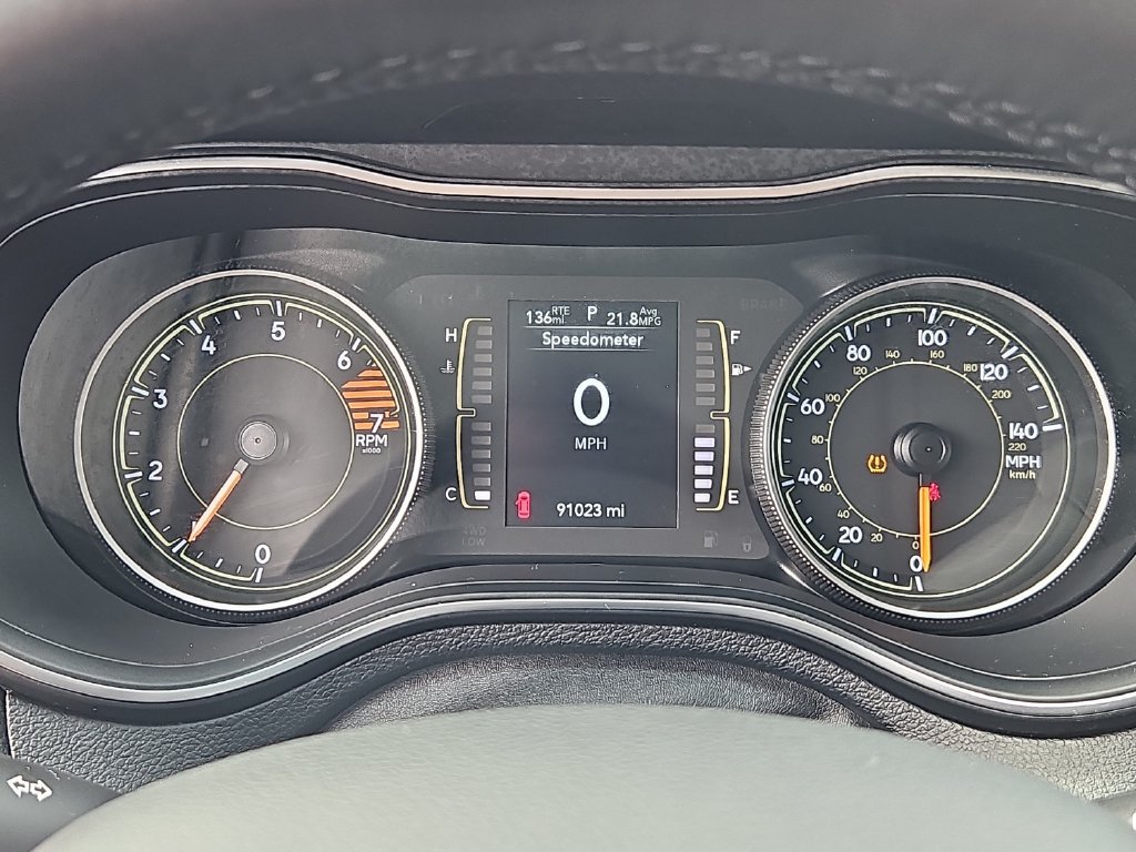 Used 2021 Jeep Cherokee Latitude Plus AWD/4WD image 28
