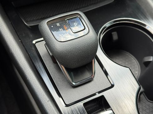 Used 2022 Nissan Rogue SV FWD image 26