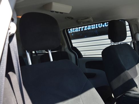 Used 2013 Dodge Grand Caravan SE image 23