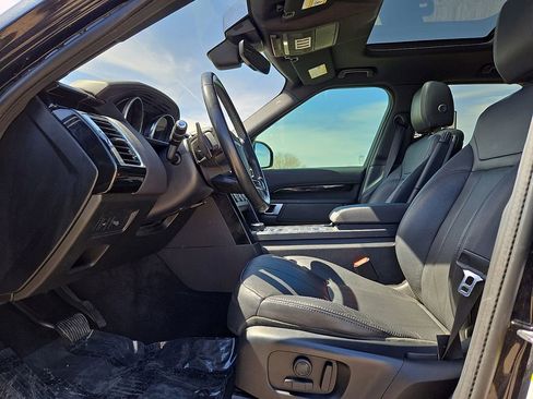 Used 2020 Land Rover Discovery SE image 22