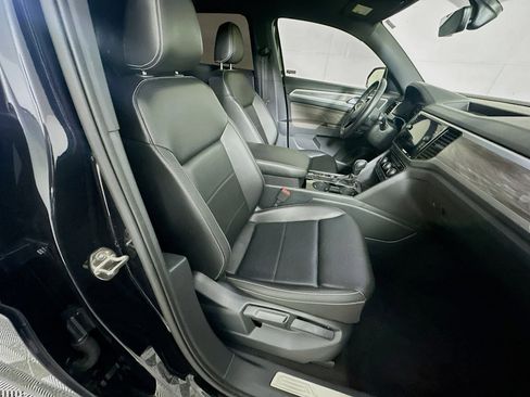Used 2023 Volkswagen Atlas Cross Sport SE image 30