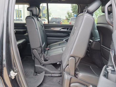 Used 2023 Jeep Wagoneer 4WD image 41