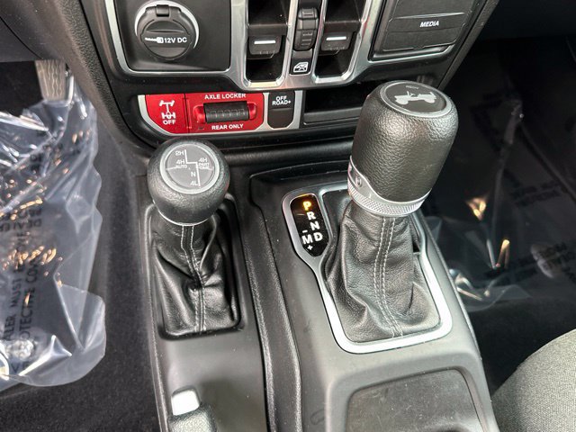 Used 2024 Jeep Wrangler Unlimited AWD/4WD image 5