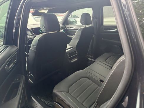 Used 2025 Volkswagen Atlas Cross Sport SEL R-Line AWD/4WD image 9