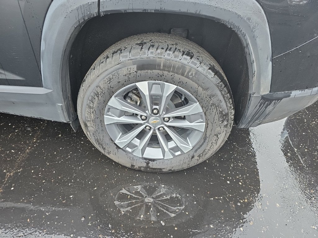 Used 2026 Chevrolet Equinox LT AWD/4WD image 8