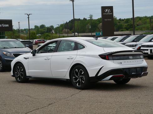 Certified 2025 Hyundai Sonata SEL AWD/4WD image 8