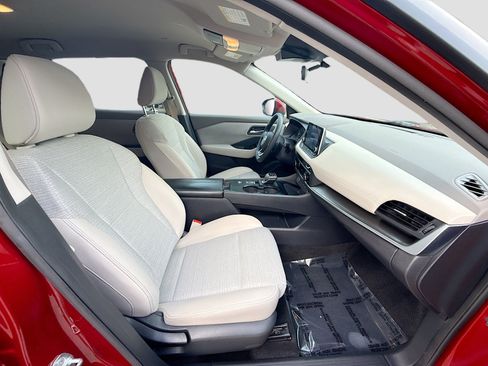 Used 2023 Nissan Rogue SV image 31