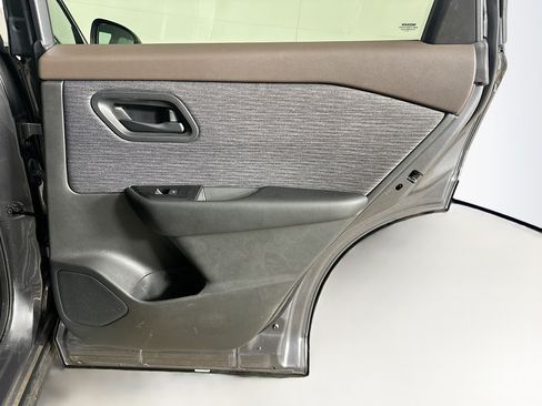 Used 2023 Nissan Rogue S AWD/4WD image 28